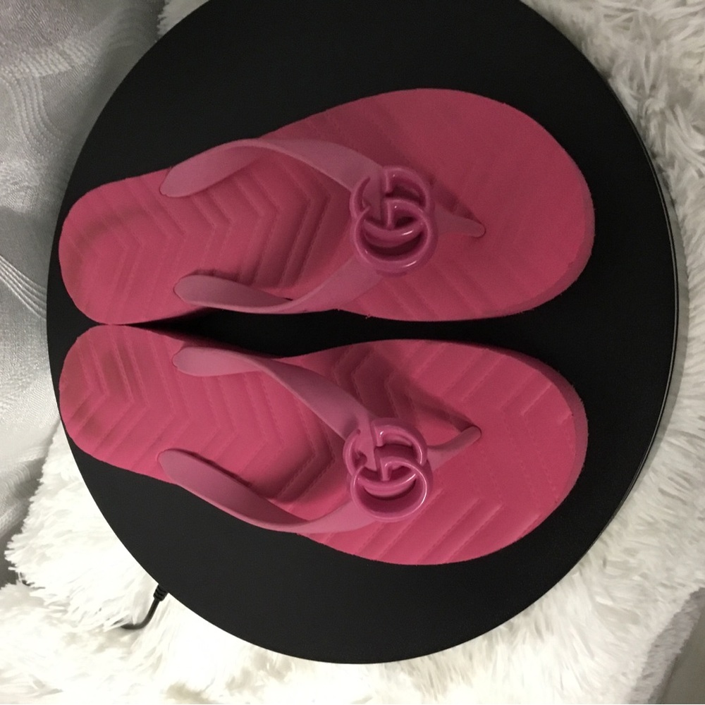 Gucci Hot Pink GG Logo Rubber Flip Flops - Picture 5 of 9
